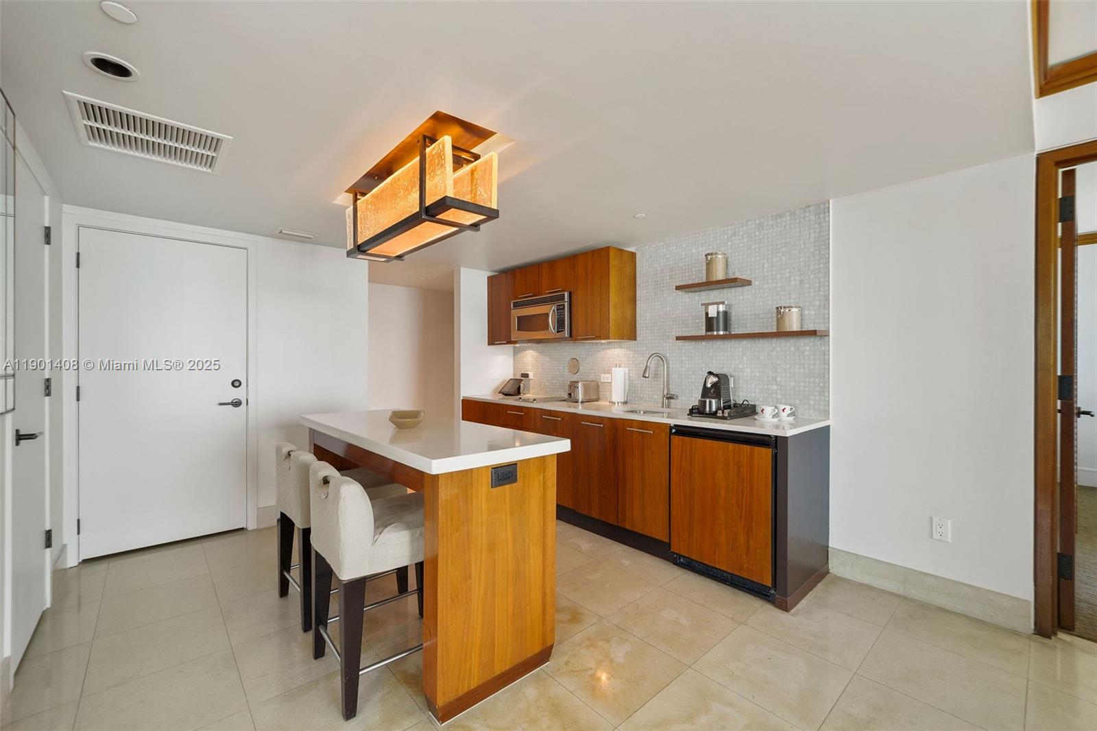 6801 Collins Ave #422, Miami Beach FL 33141