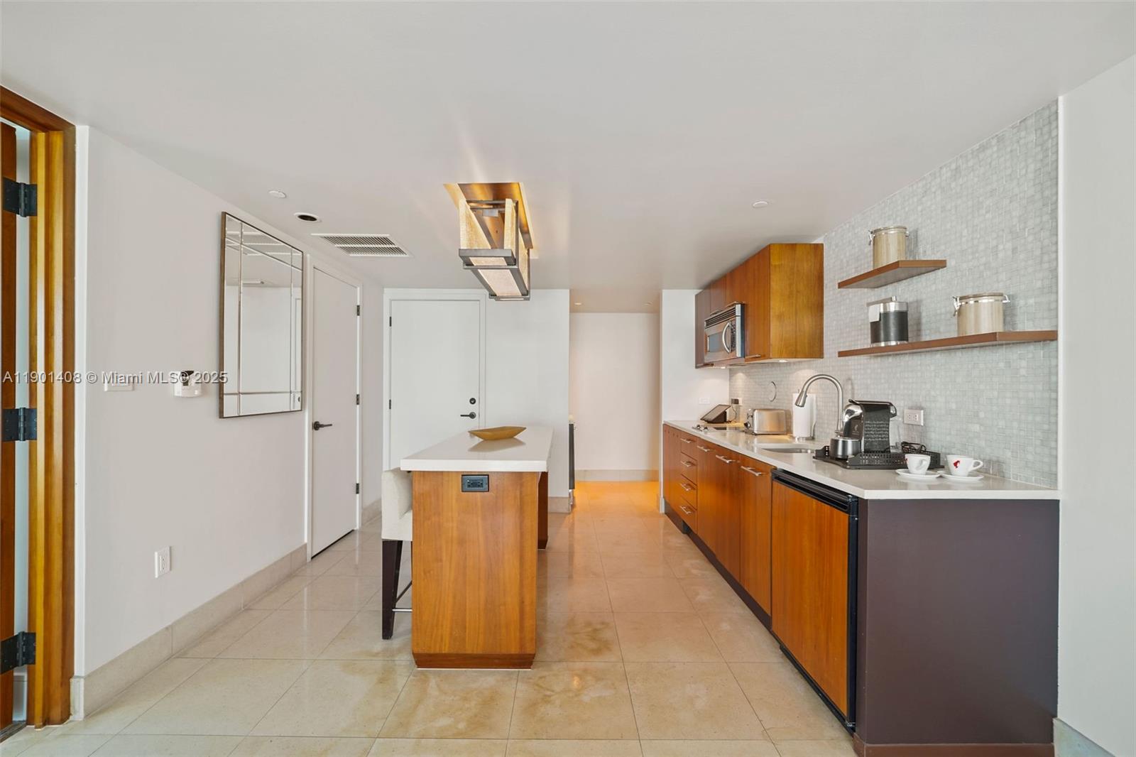 6801 Collins Ave #422, Miami Beach FL 33141