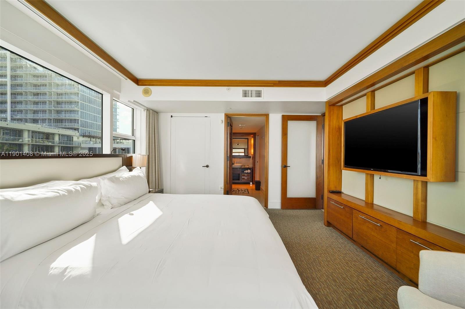 6801 Collins Ave #422, Miami Beach FL 33141