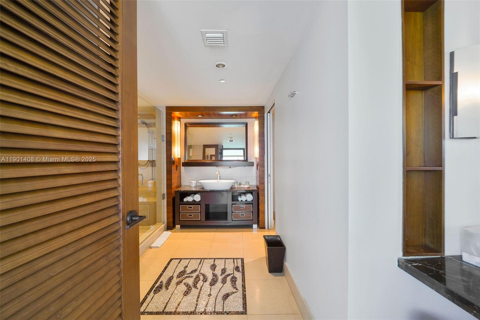 6801 Collins Ave #422, Miami Beach FL 33141