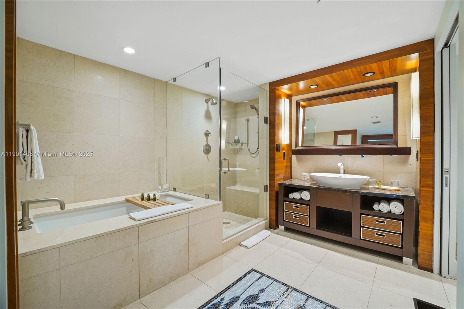 6801 Collins Ave #422, Miami Beach FL 33141