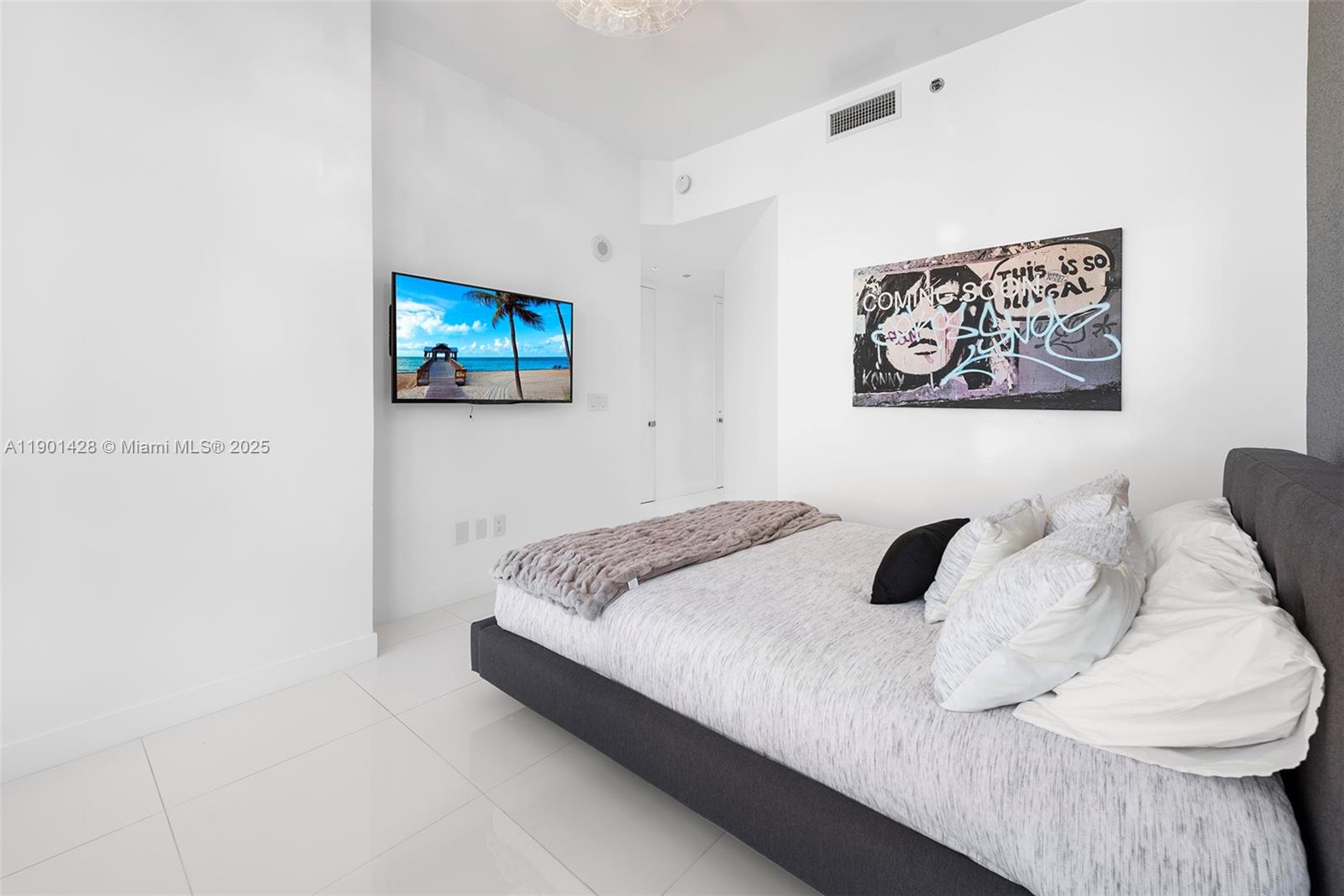 100 S Pointe Dr #2101, Miami Beach FL 33139