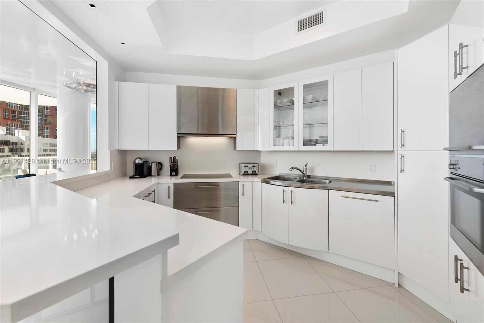 100 S Pointe Dr #2101, Miami Beach FL 33139