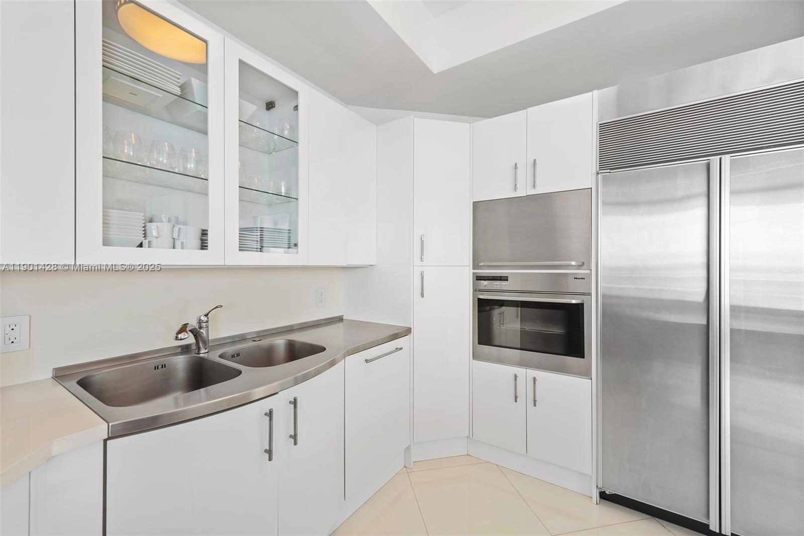 100 S Pointe Dr #2101, Miami Beach FL 33139