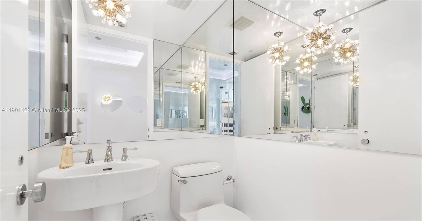 100 S Pointe Dr #2101, Miami Beach FL 33139