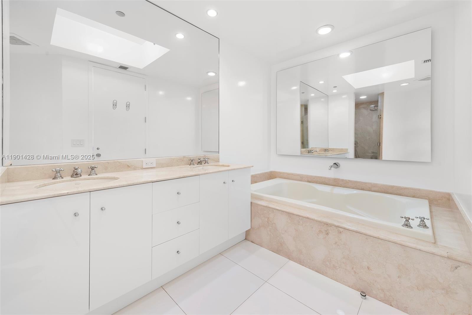 100 S Pointe Dr #2101, Miami Beach FL 33139