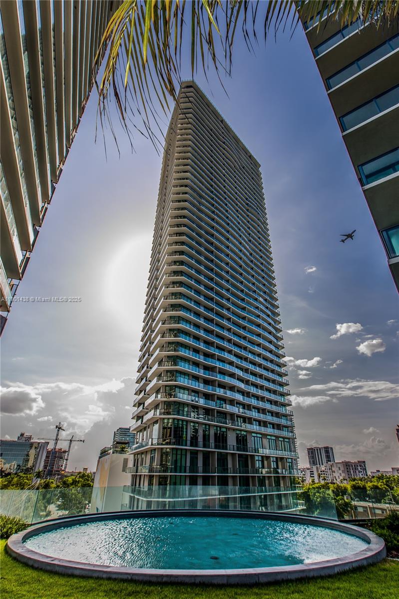 650 NE 32nd St #2205, Miami FL 33137