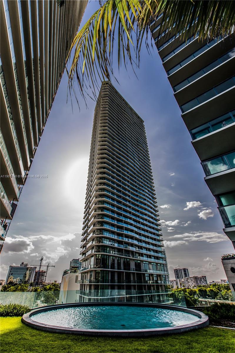 650 NE 32nd St #2205, Miami FL 33137