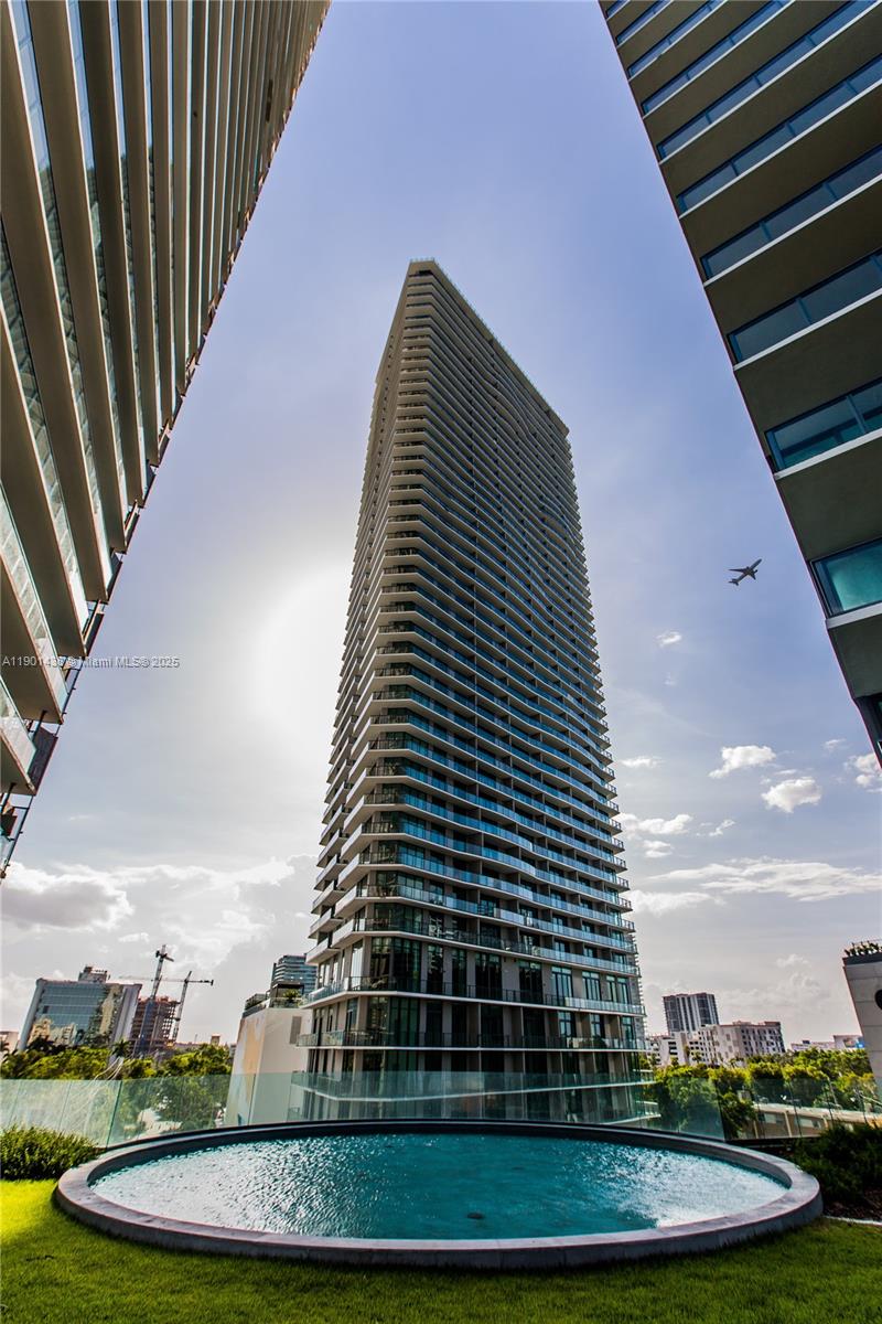 650 NE 32nd St #2205, Miami FL 33137