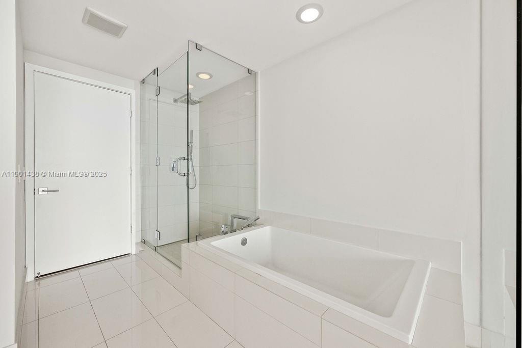 650 NE 32nd St #2205, Miami FL 33137