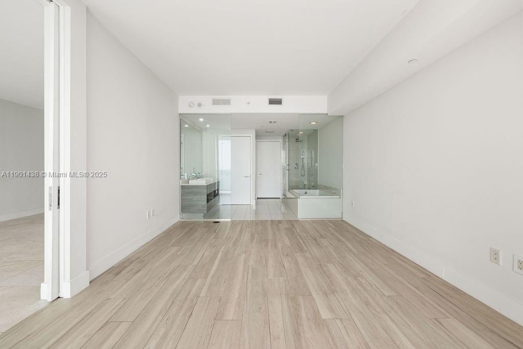 650 NE 32nd St #2205, Miami FL 33137