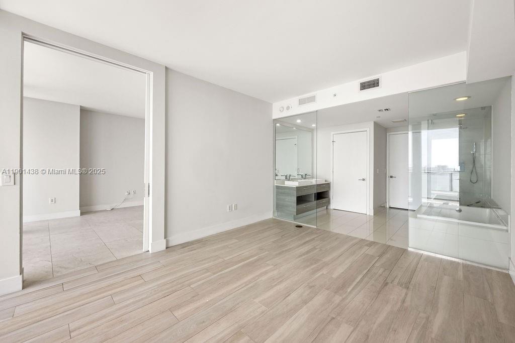 650 NE 32nd St #2205, Miami FL 33137