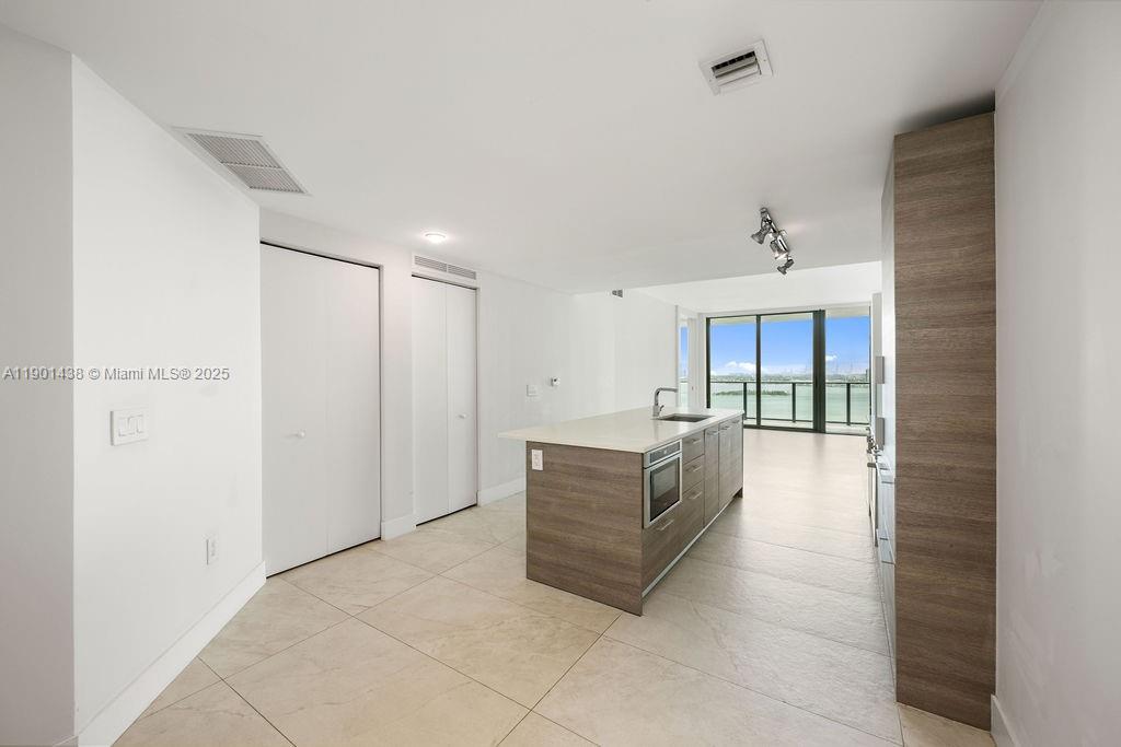 650 NE 32nd St #2205, Miami FL 33137