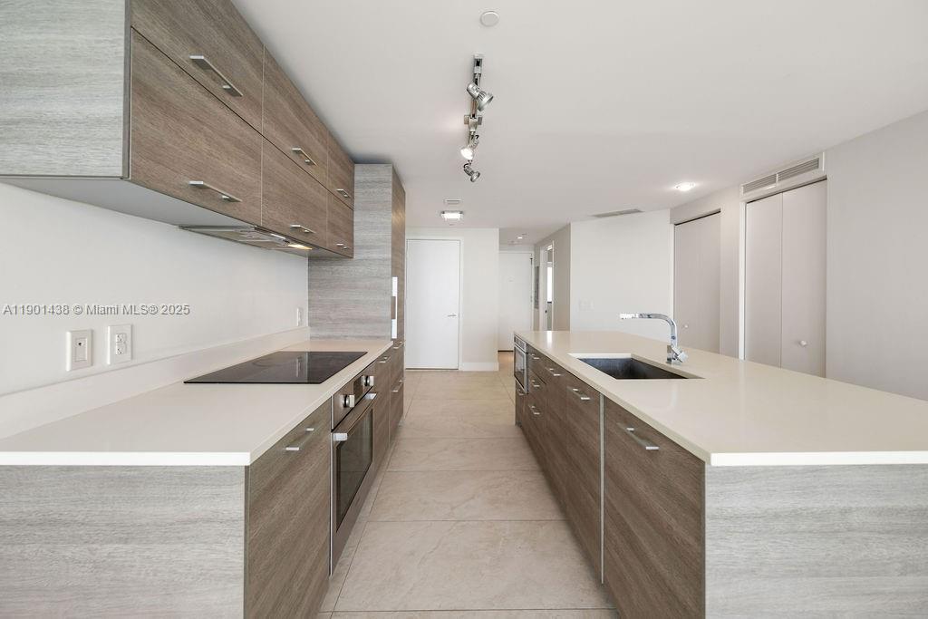 650 NE 32nd St #2205, Miami FL 33137