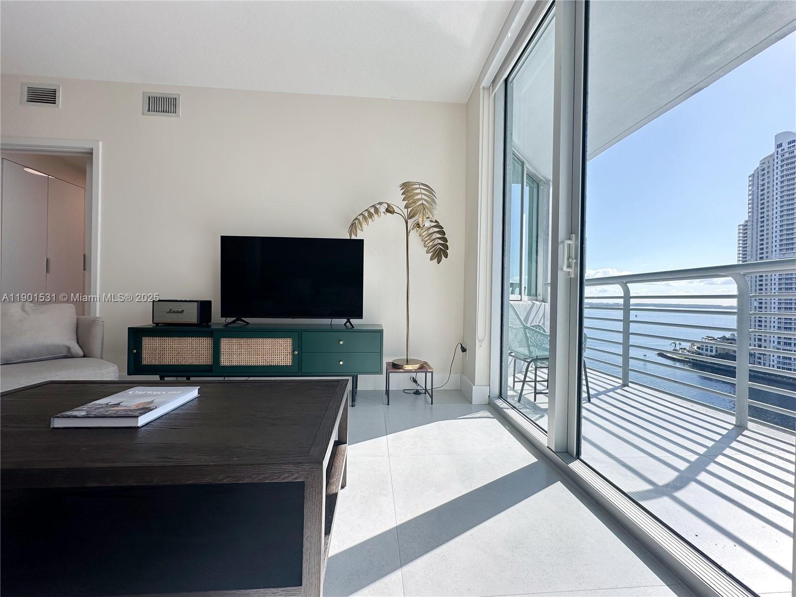335 S Biscayne Blvd #1605, Miami FL 33131