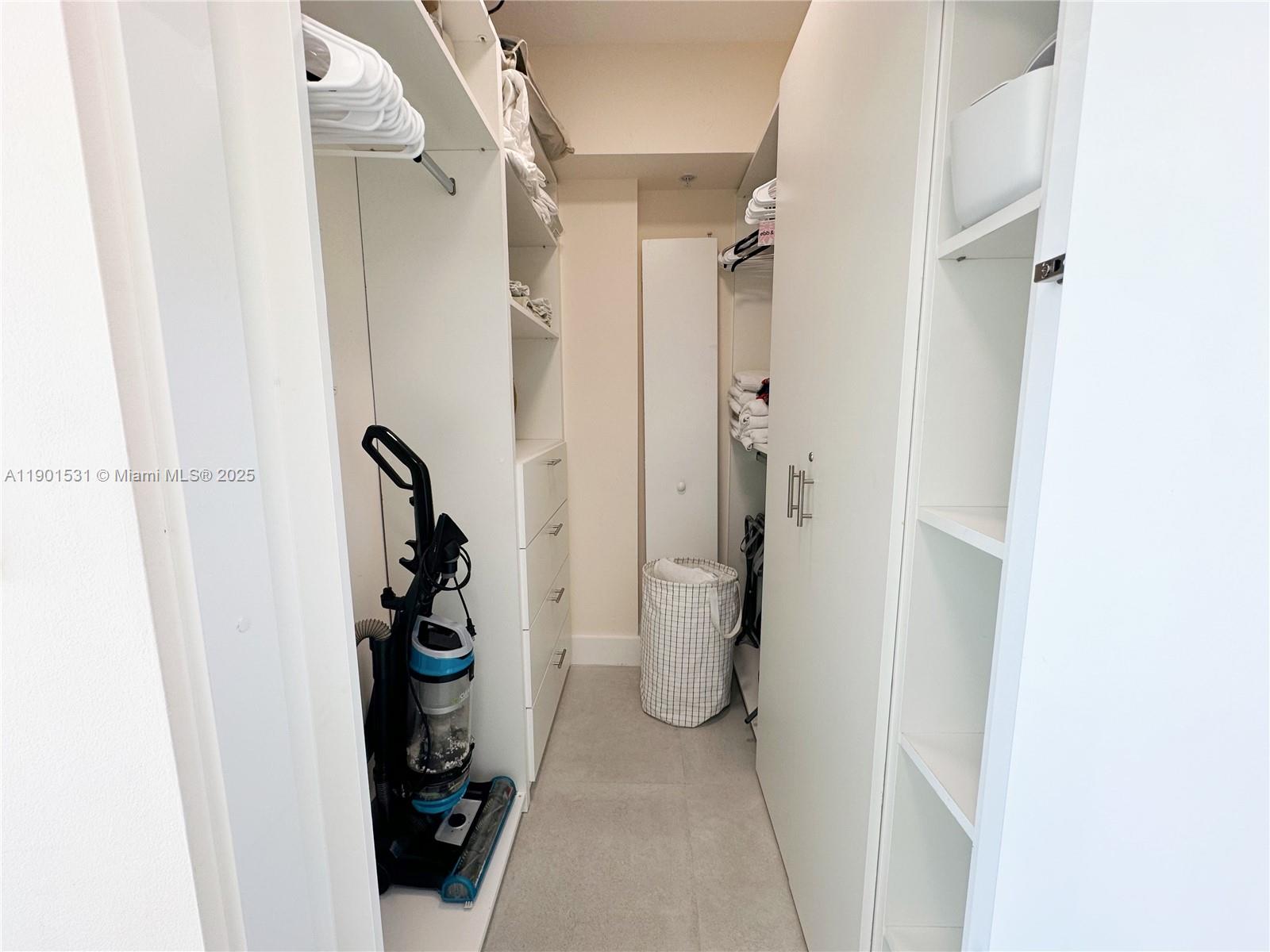 335 S Biscayne Blvd #1605, Miami FL 33131