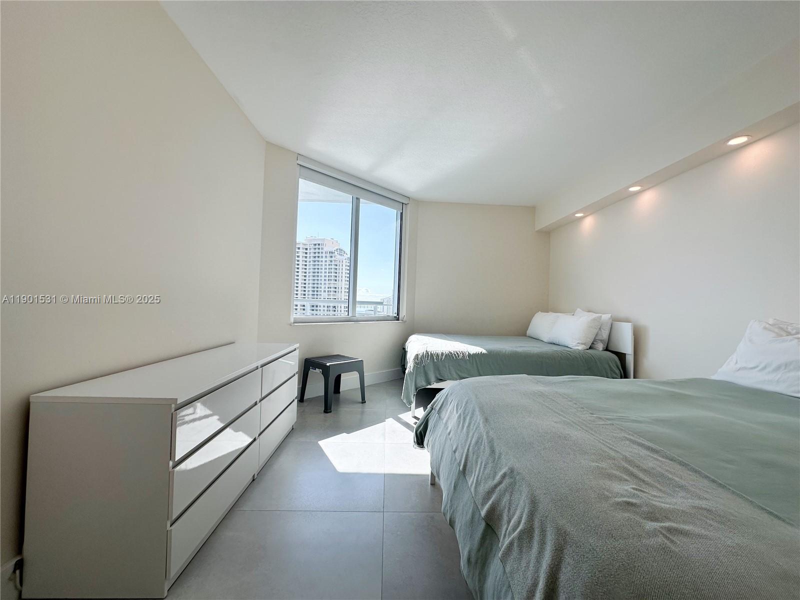 335 S Biscayne Blvd #1605, Miami FL 33131