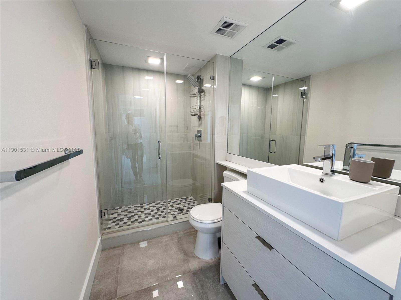 335 S Biscayne Blvd #1605, Miami FL 33131