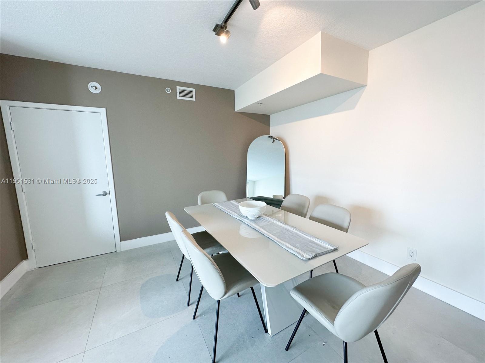 335 S Biscayne Blvd #1605, Miami FL 33131