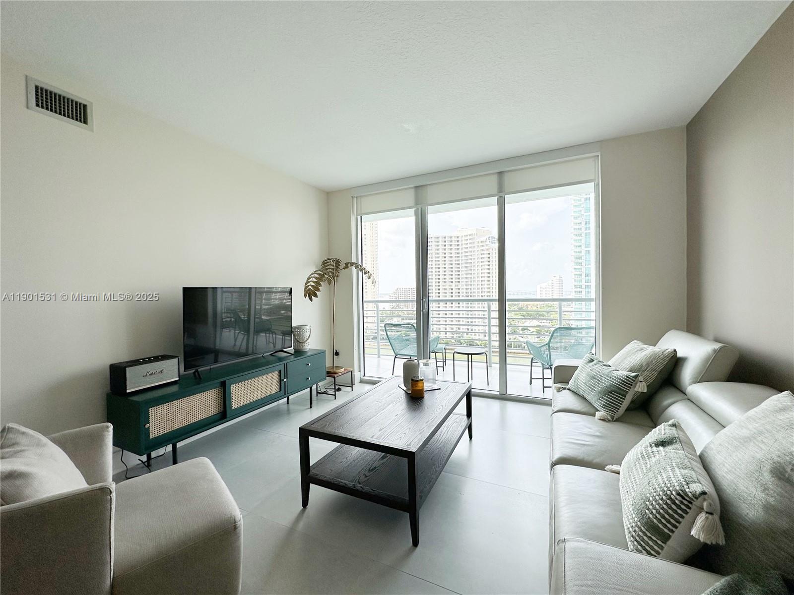 335 S Biscayne Blvd #1605, Miami FL 33131