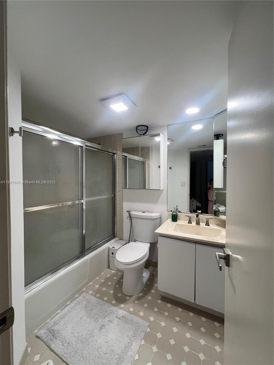 520 Brickell Key Dr #A900, Miami FL 33131