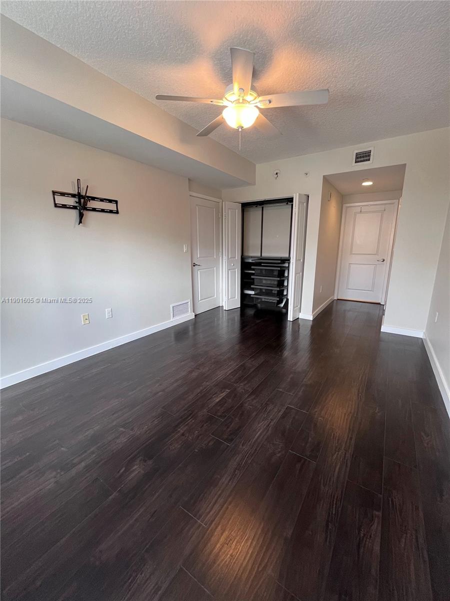 601 NE 23rd St #606, Miami FL 33137
