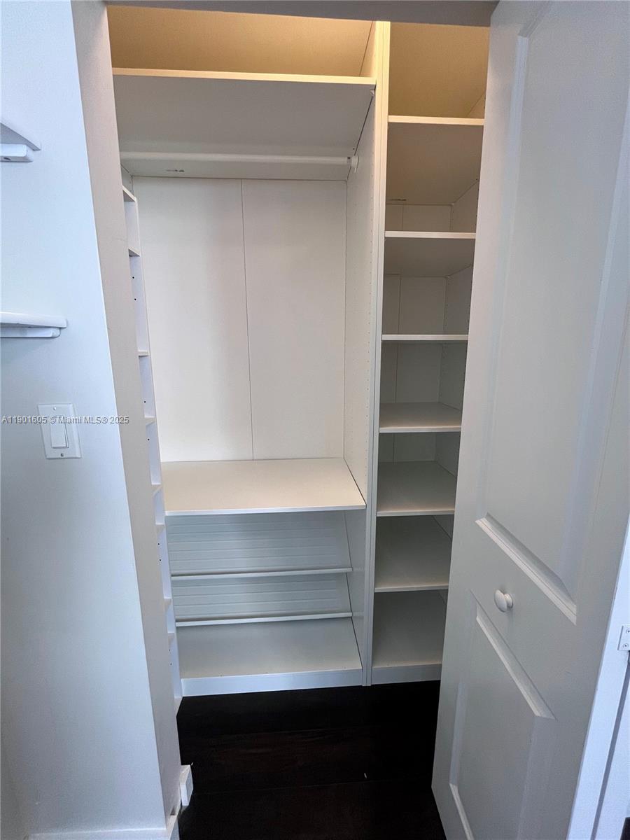 601 NE 23rd St #606, Miami FL 33137
