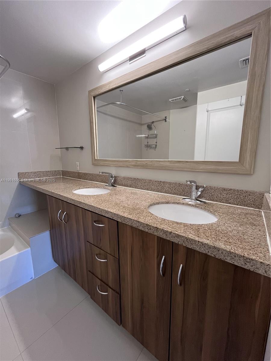 601 NE 23rd St #606, Miami FL 33137