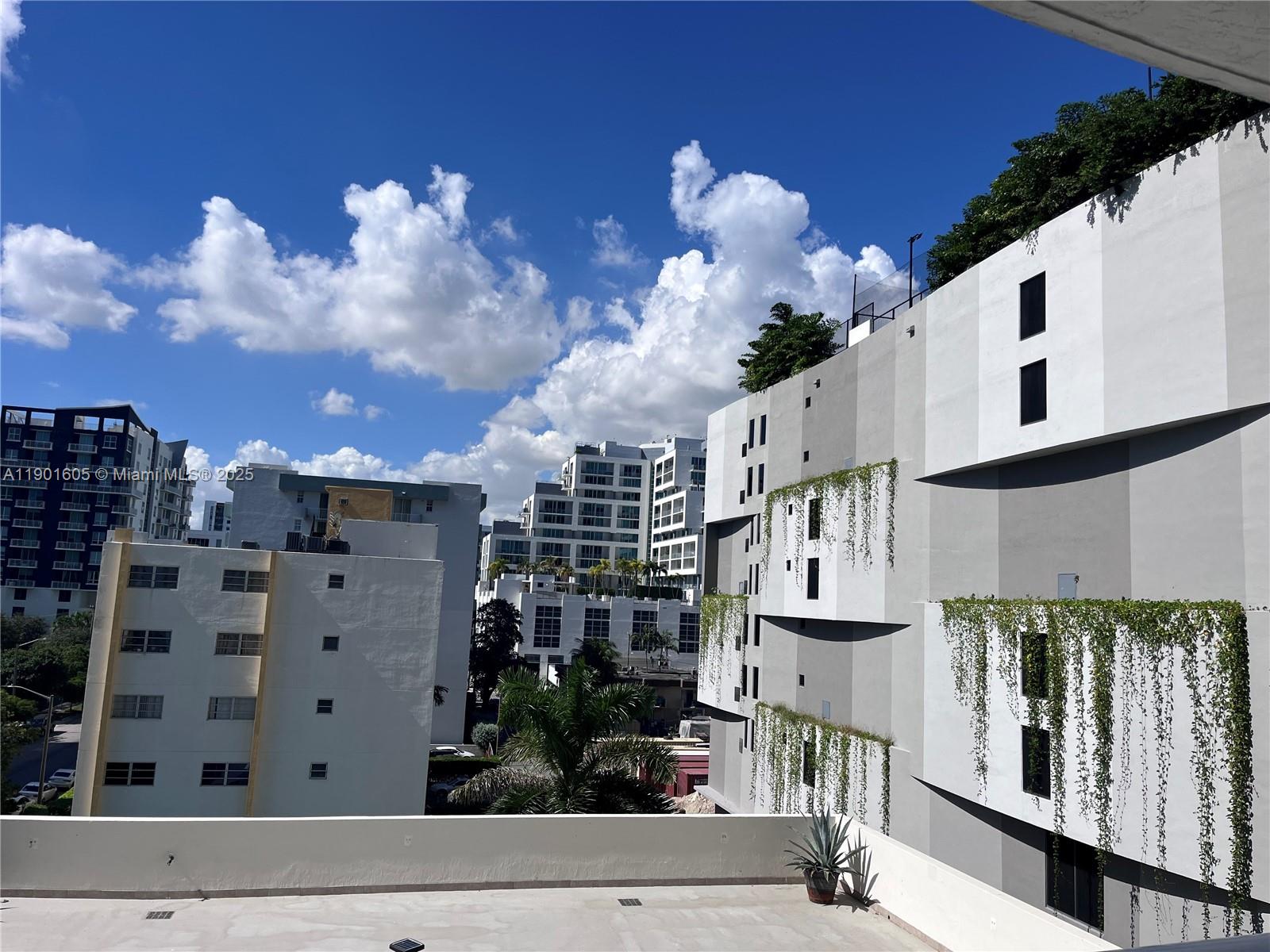 601 NE 23rd St #606, Miami FL 33137