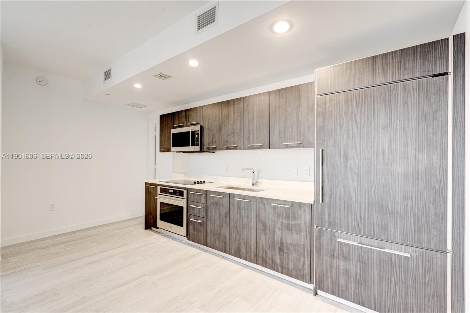 45 SW 9th St #2408, Miami FL 33130