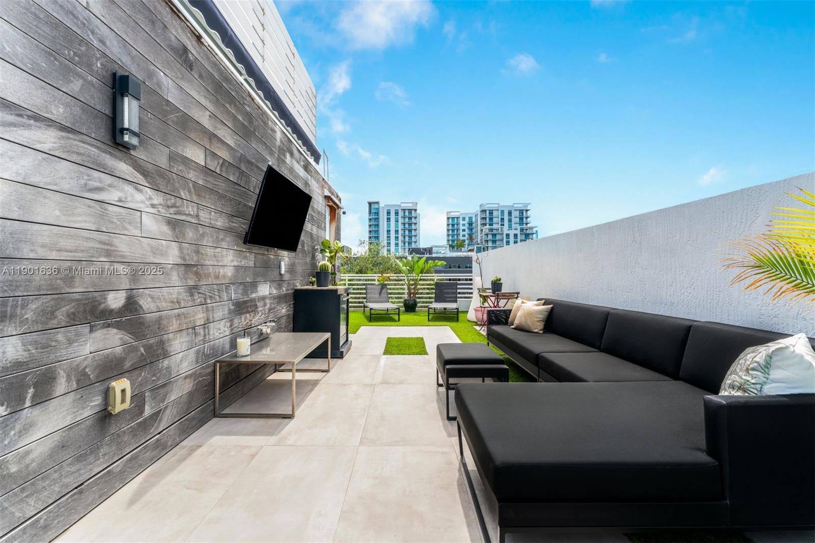 455 NE 39th St #105, Miami FL 33137