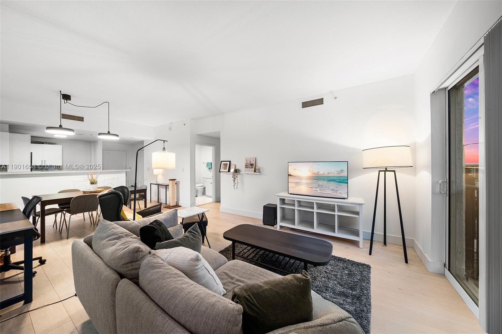 10 Aragon Ave #1417, Coral Gables FL 33134