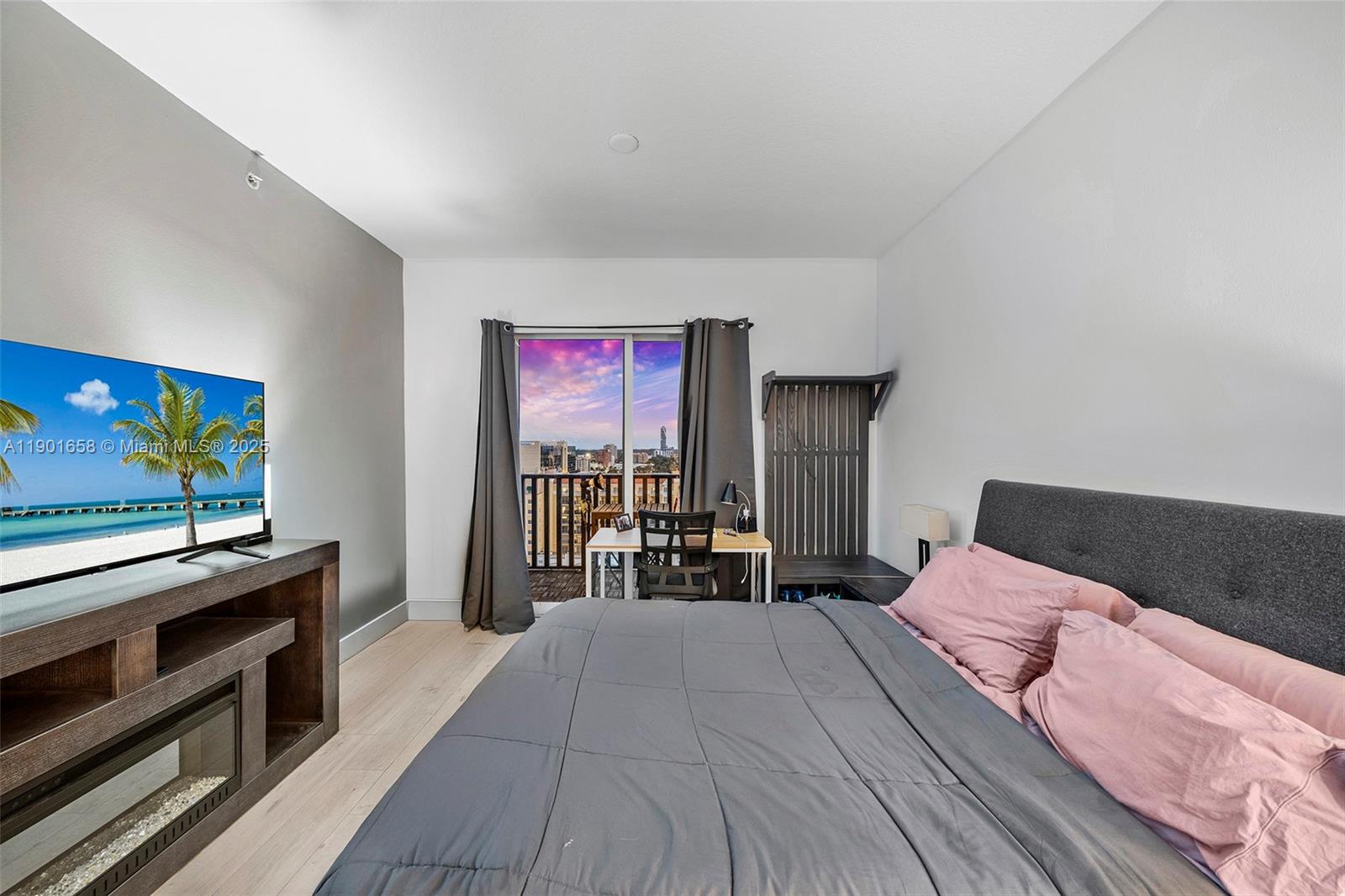 10 Aragon Ave #1417, Coral Gables FL 33134
