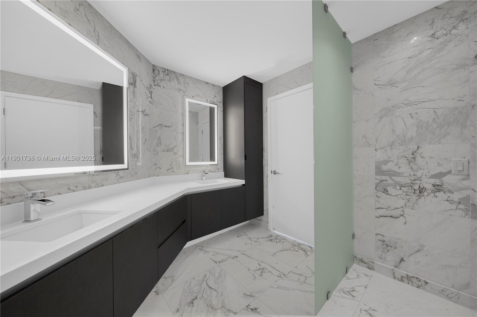 851 NE 1st AVE #2106, Miami FL 33132