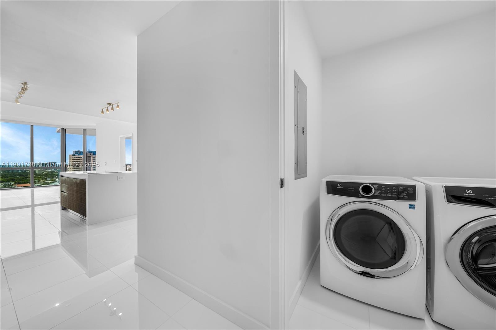 851 NE 1st AVE #2106, Miami FL 33132