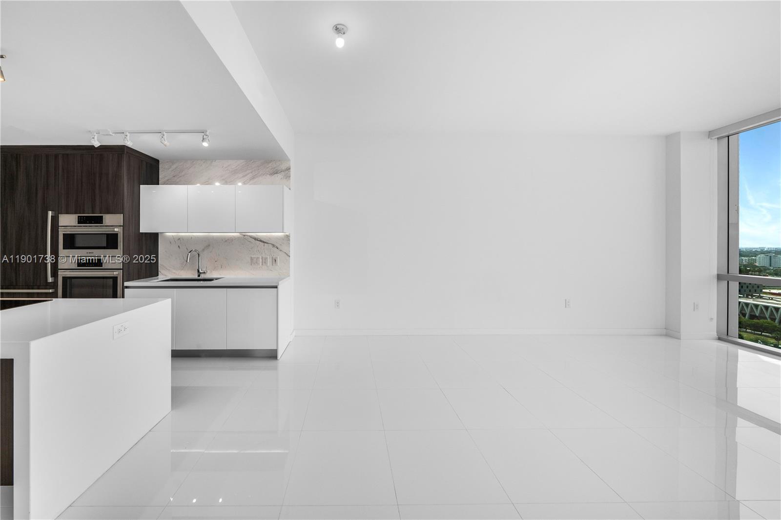 851 NE 1st AVE #2106, Miami FL 33132