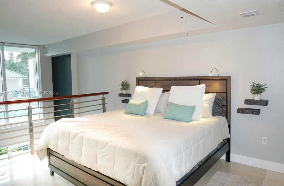 41 SE 5th St #705, Miami FL 33131