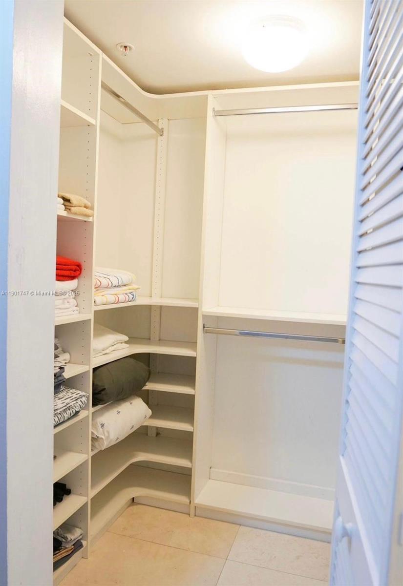 41 SE 5th St #705, Miami FL 33131