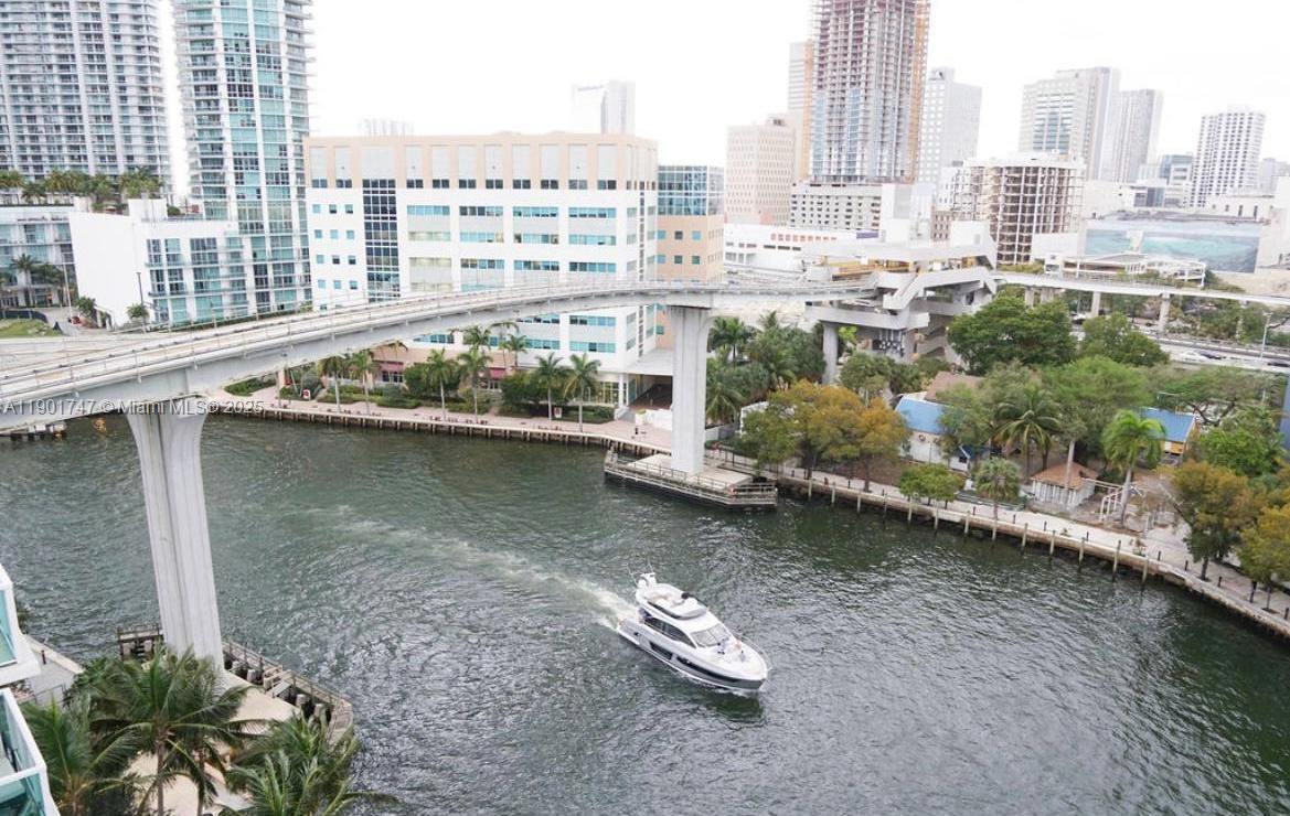 41 SE 5th St #705, Miami FL 33131