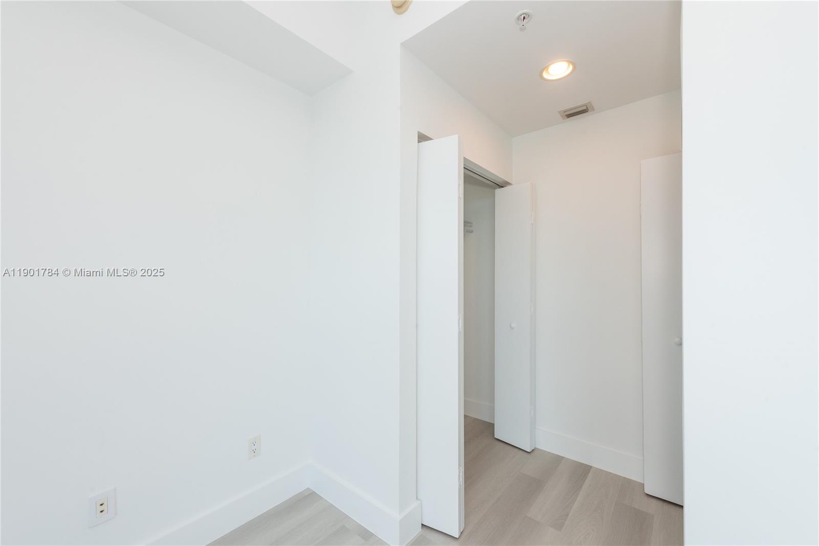60 SW 13th St #2019, Miami FL 33130