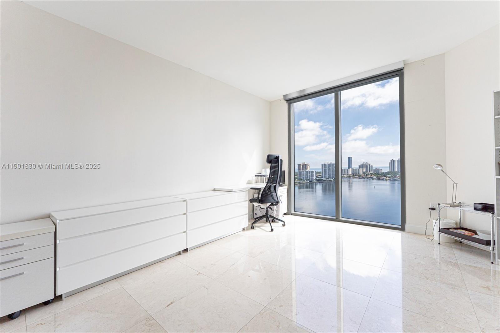 3301 NE 183rd St #2405, Aventura FL 33160