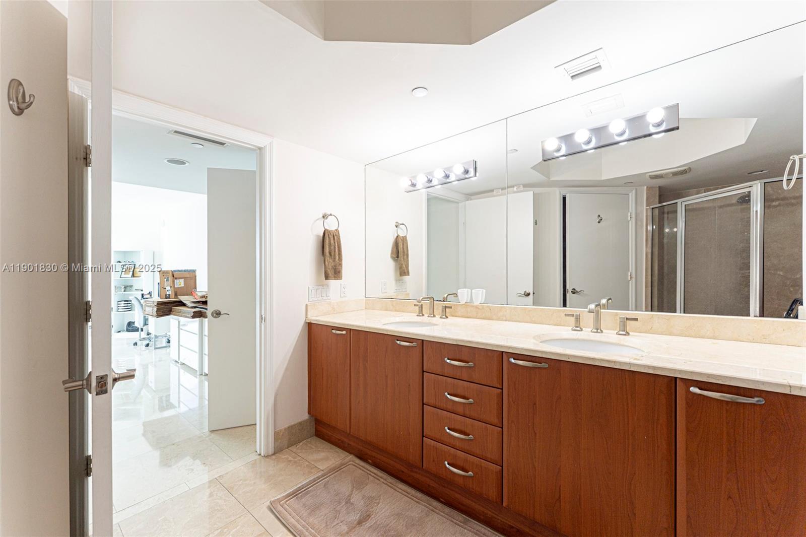 3301 NE 183rd St #2405, Aventura FL 33160