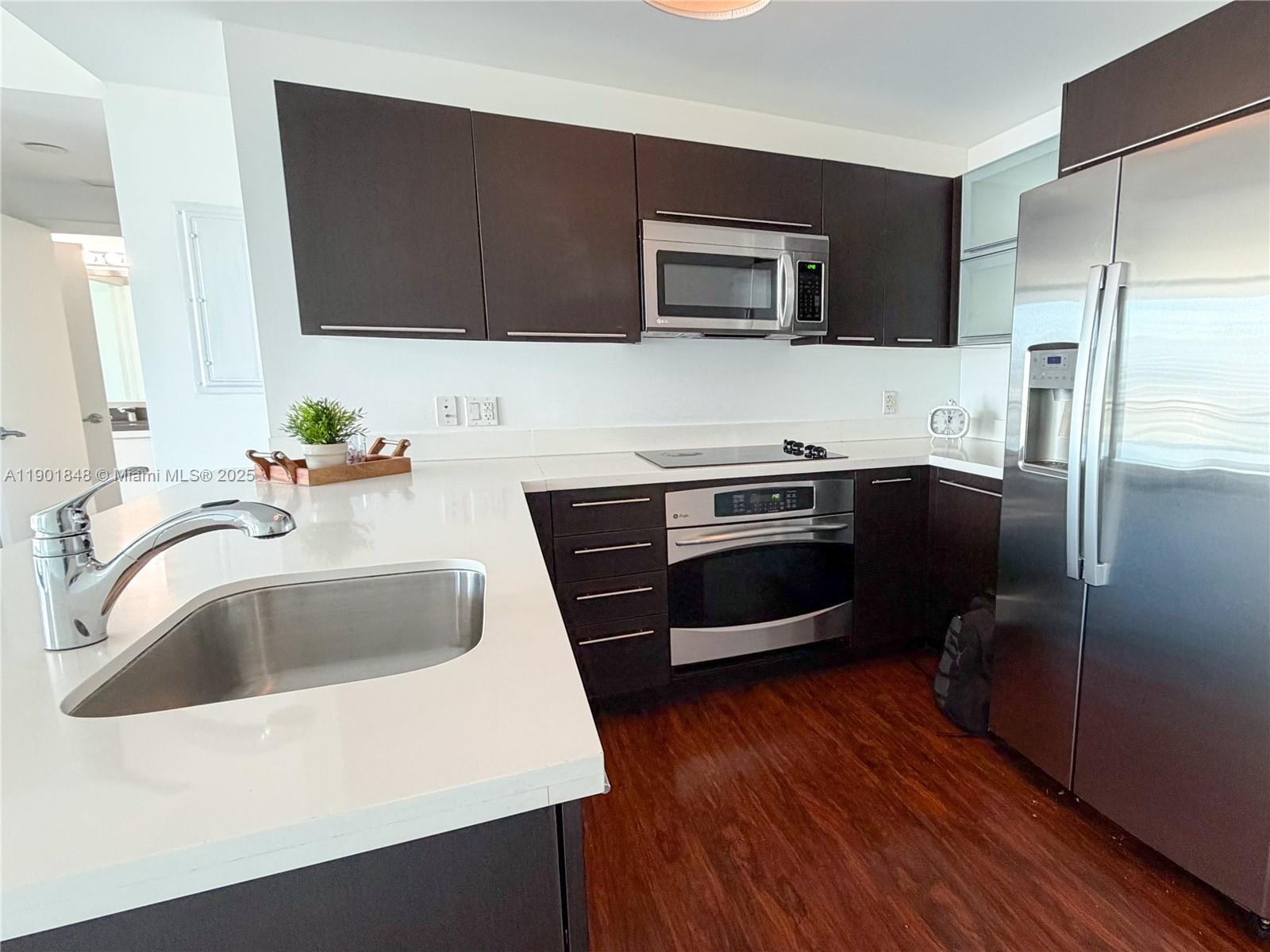 90 SW 3rd St #2401, Miami FL 33130