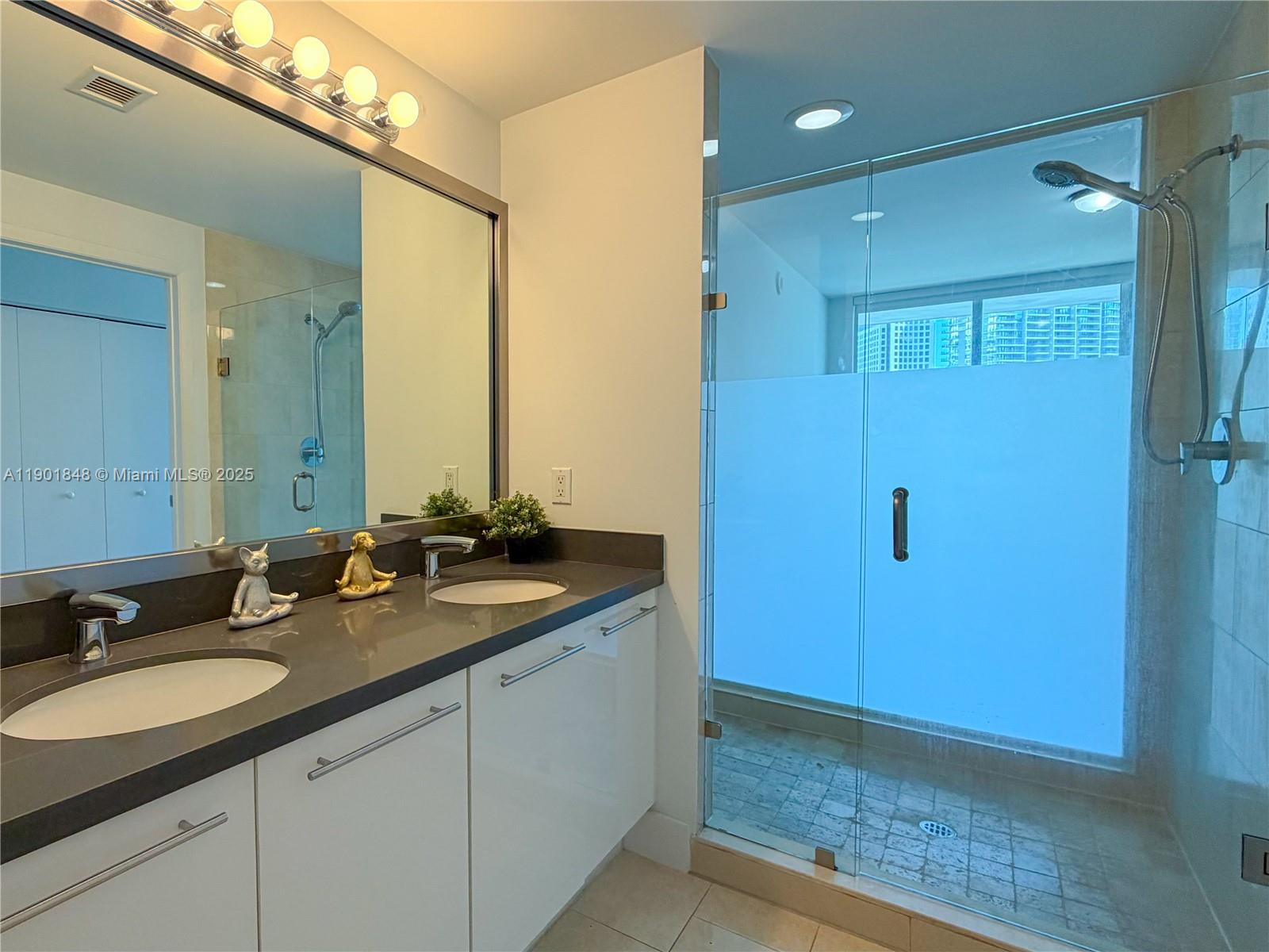 90 SW 3rd St #2401, Miami FL 33130