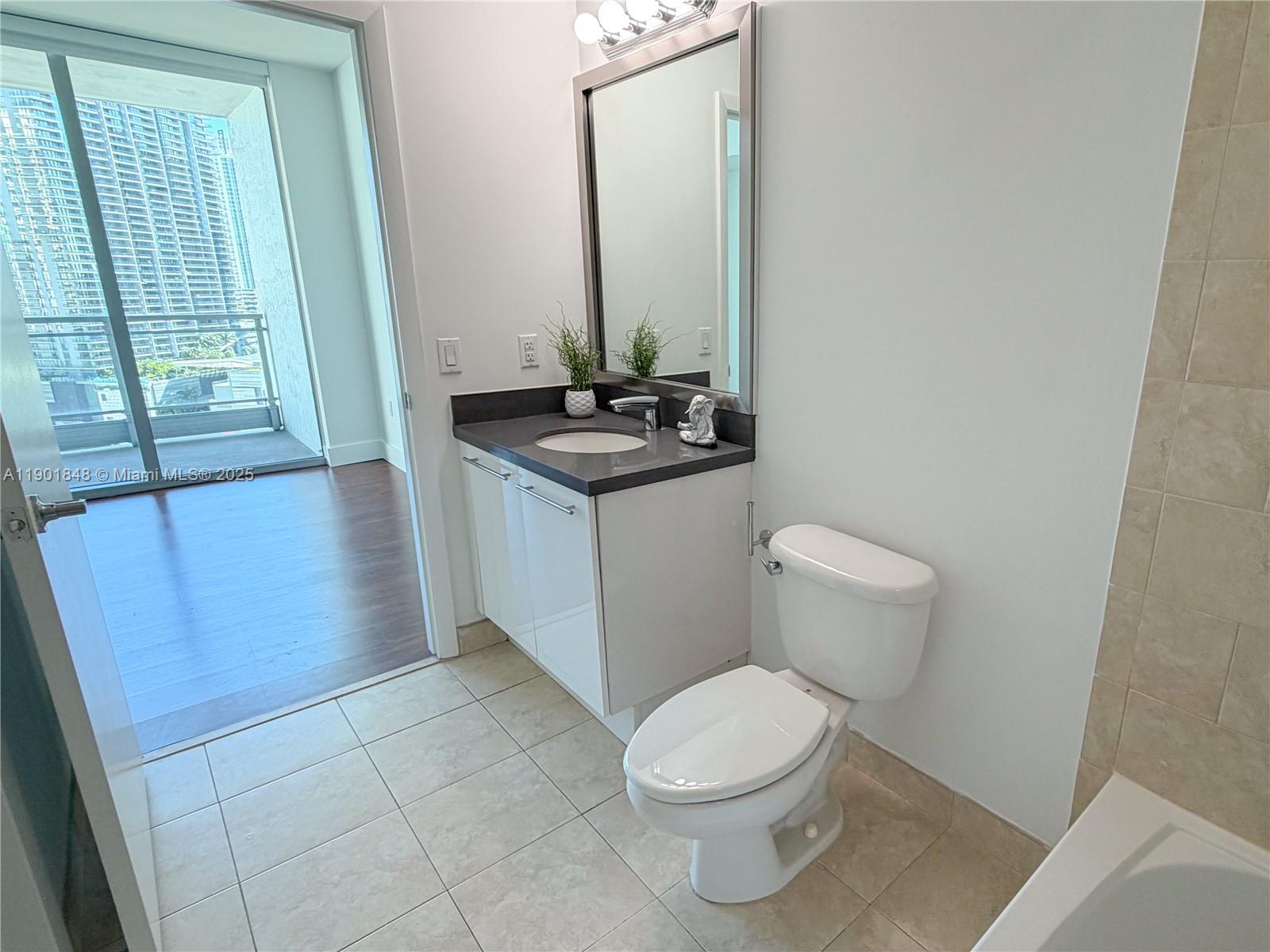 90 SW 3rd St #2401, Miami FL 33130