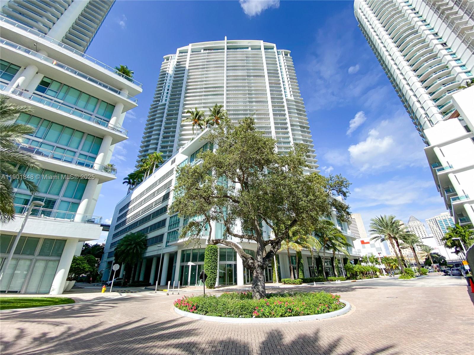 90 SW 3rd St #2401, Miami FL 33130