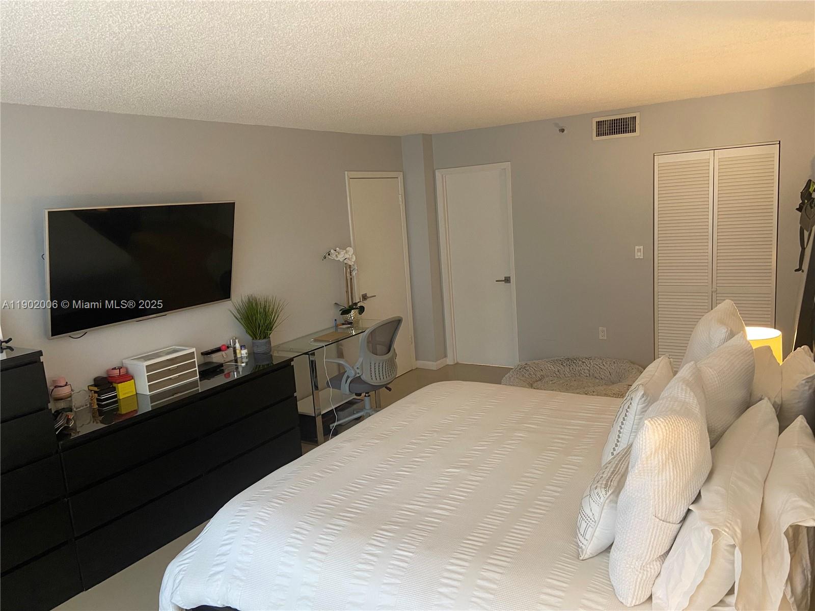 540 Brickell Key Dr #711, Miami FL 33131