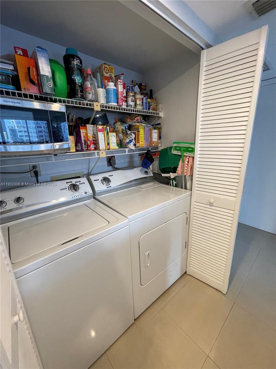 540 Brickell Key Dr #711, Miami FL 33131