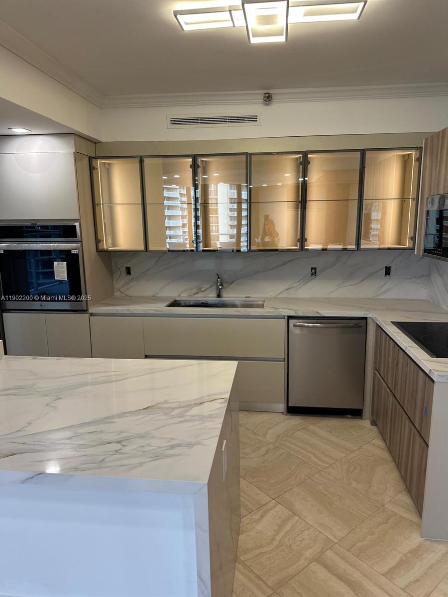 19500 Turnberry Way #12E, Aventura FL 33180