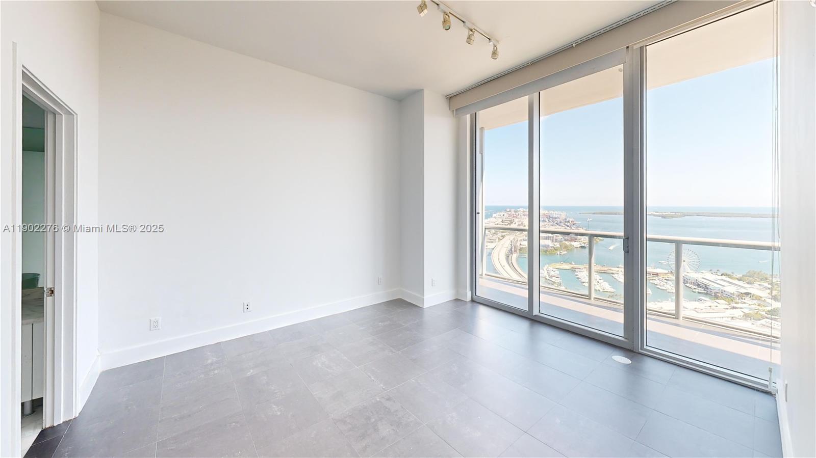 888 Biscayne Blvd #4704, Miami FL 33132